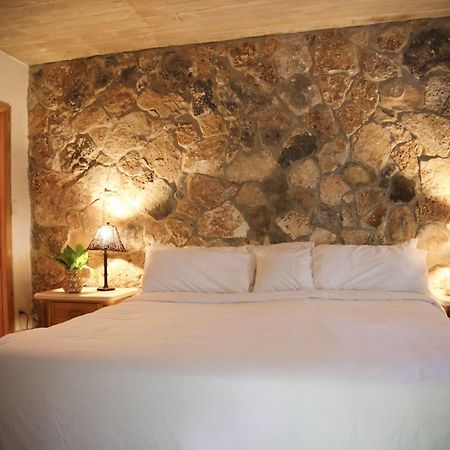 Tingum Village Hotel Dunmore Town Экстерьер фото