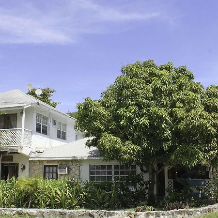 Tingum Village Hotel Dunmore Town Экстерьер фото