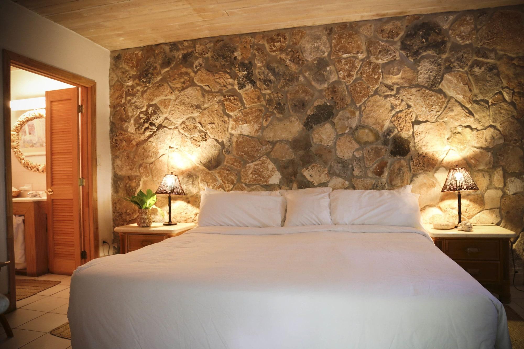 Tingum Village Hotel Dunmore Town Экстерьер фото