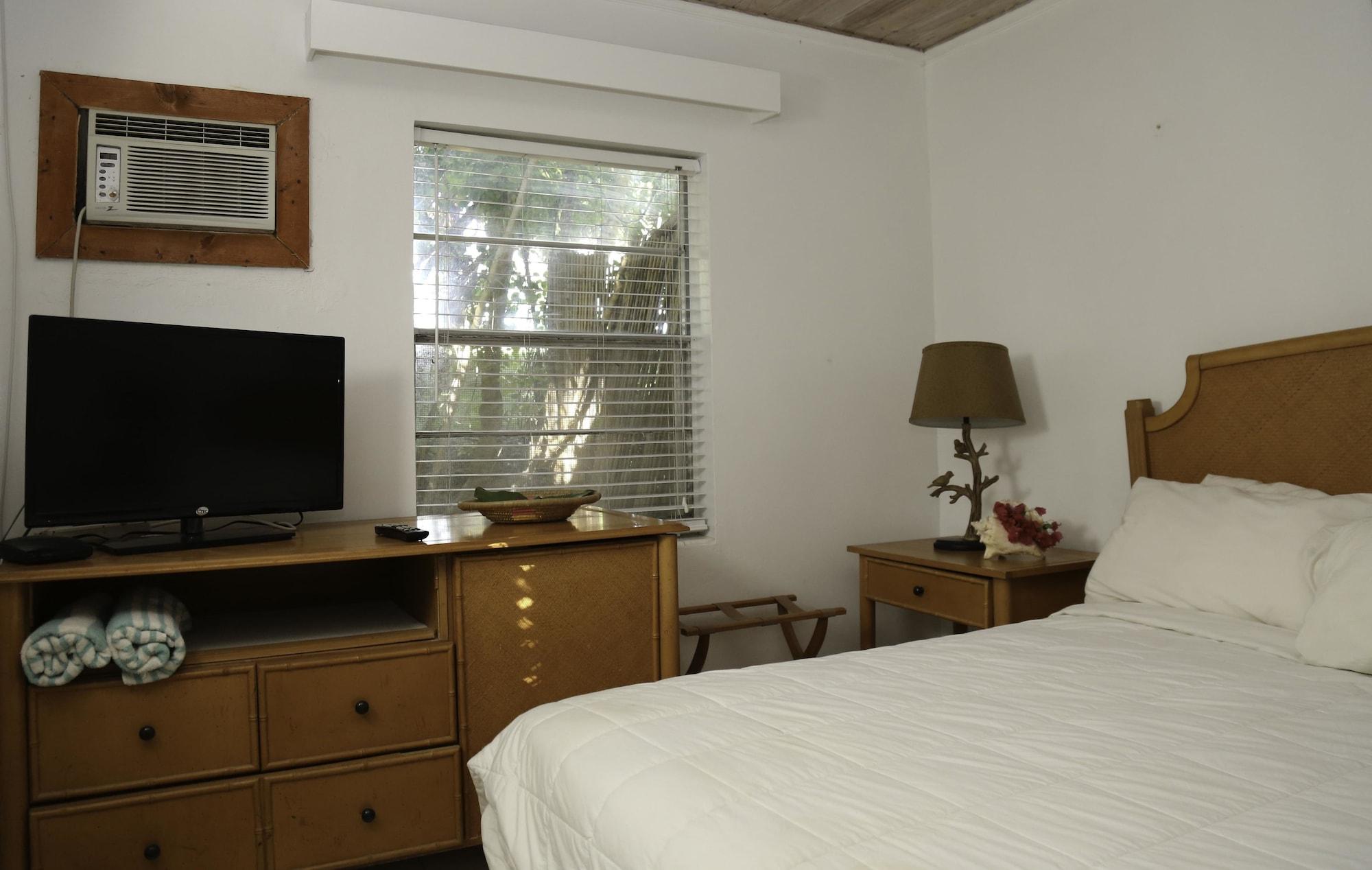 Tingum Village Hotel Dunmore Town Экстерьер фото