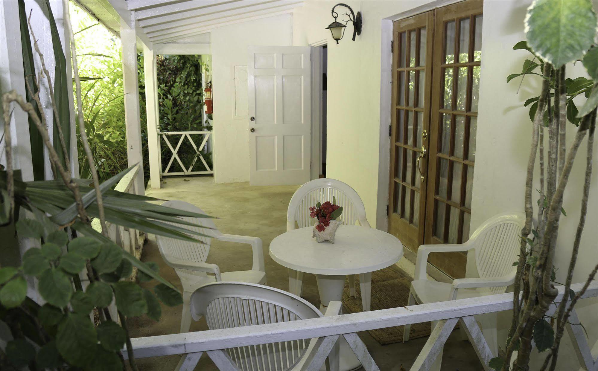 Tingum Village Hotel Dunmore Town Экстерьер фото
