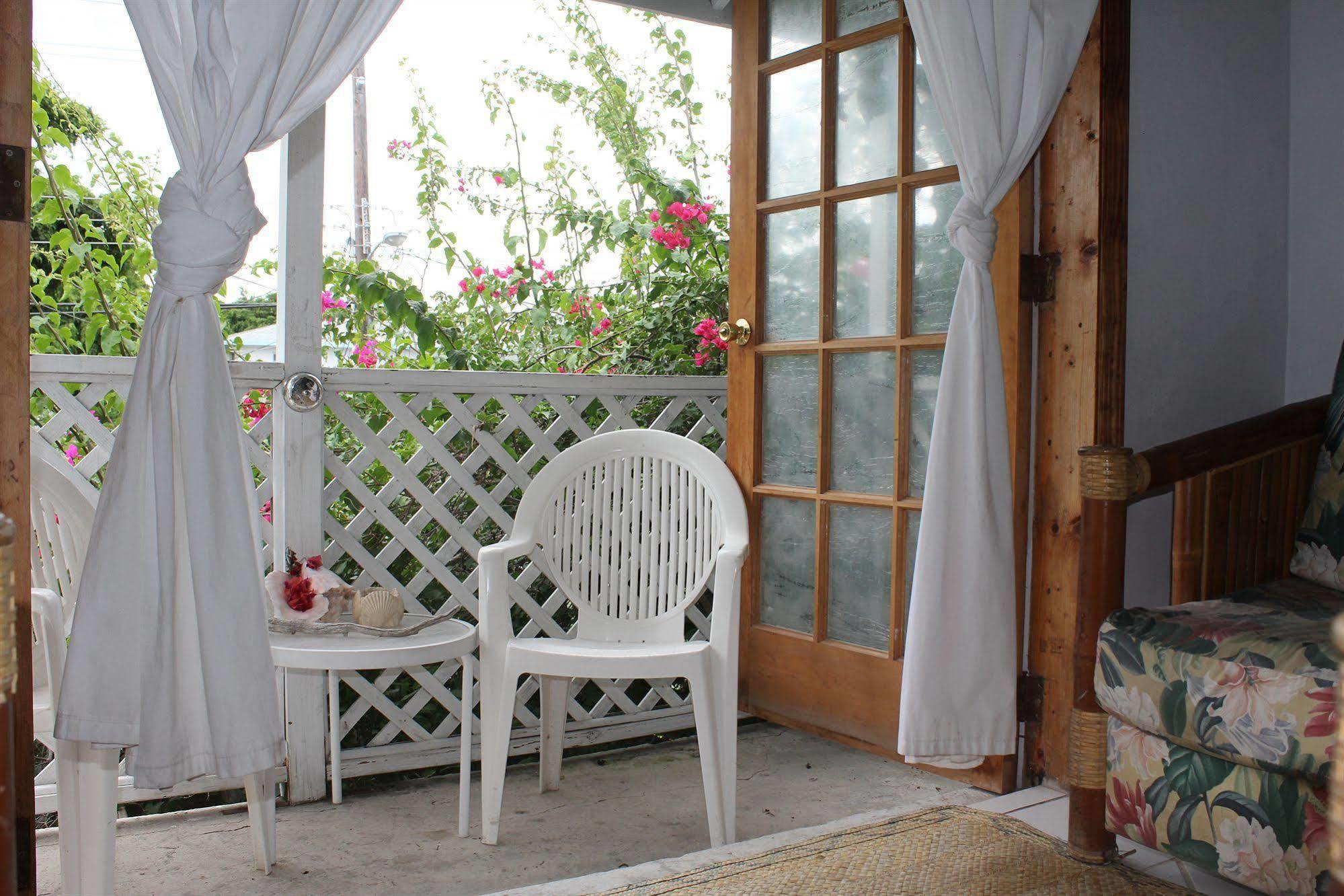 Tingum Village Hotel Dunmore Town Экстерьер фото