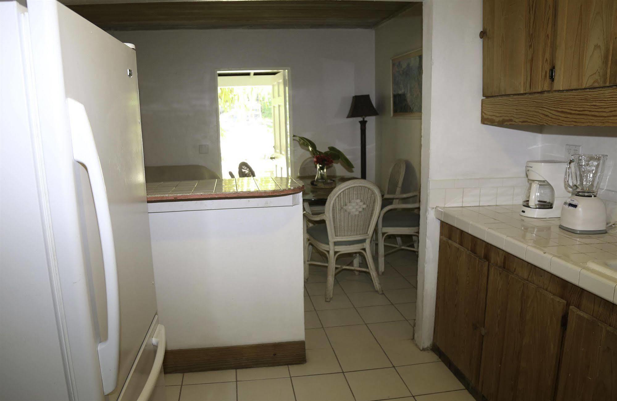 Tingum Village Hotel Dunmore Town Экстерьер фото